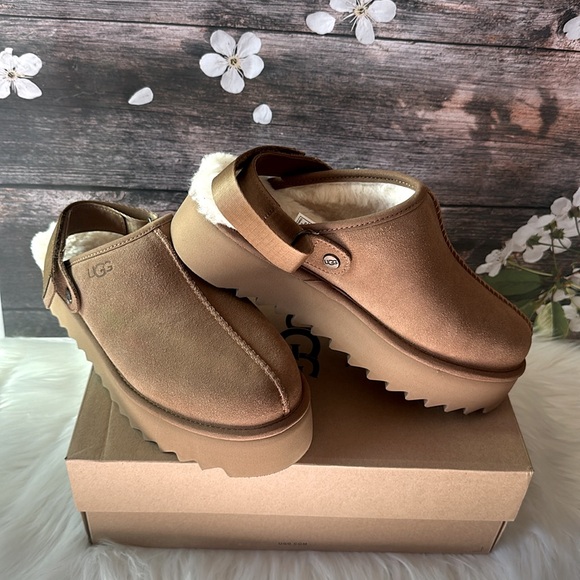 UGG Shoes - UGG LANAH CLOG PLATFORM SLIPPER SIZE 8